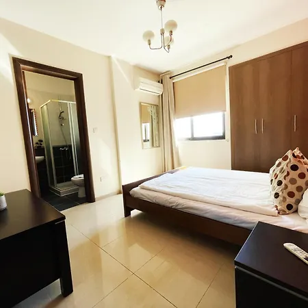 Apartment Close To St Lazarus And Finikoudes With Private Parking And Balcony *