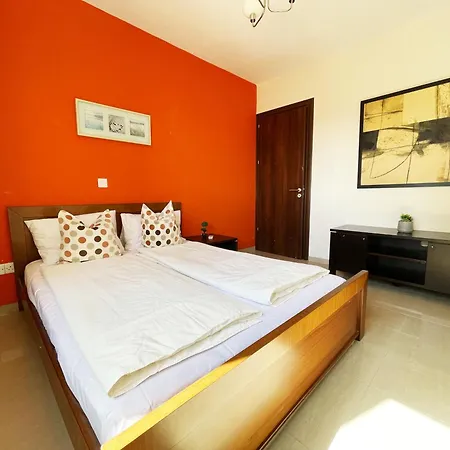 Close To St Lazarus And Finikoudes With Private Parking And Balcony Apartment *