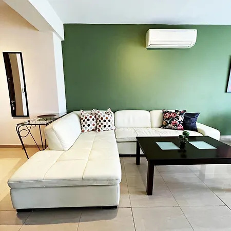 Close To St Lazarus And Finikoudes With Private Parking And Balcony Apartment