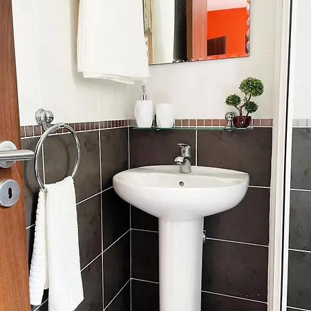 Close To St Lazarus And Finikoudes With Private Parking And Balcony Apartment Larnaca