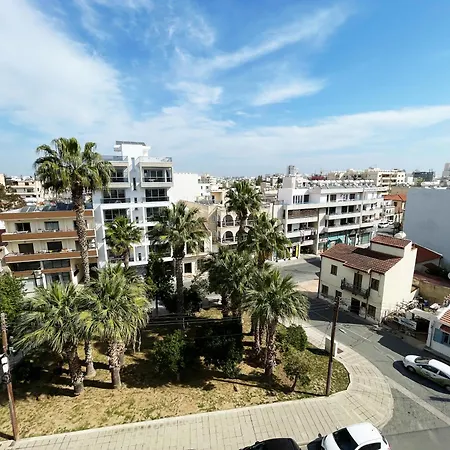 Close To St Lazarus And Finikoudes With Private Parking And Balcony * Larnaca