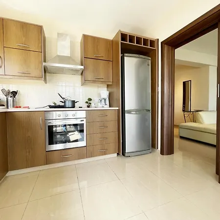 Stylish 2br With Balcony And Parking Near Saint Lazarus And Finikoudes Апартаменты *