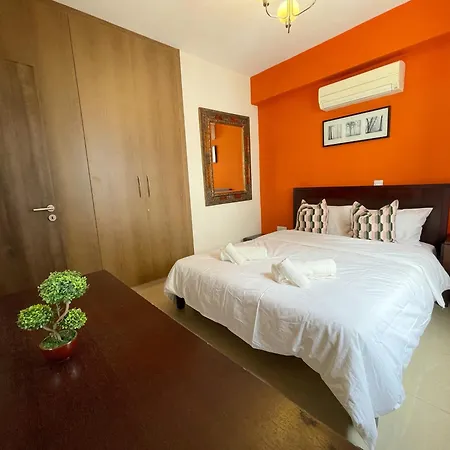 Close To St Lazarus And Finikoudes With Private Parking And Balcony * Larnaca