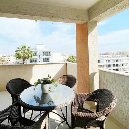 Close To St Lazarus And Finikoudes With Private Parking And Balcony