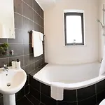 Stylish 2br With Balcony And Parking Near Saint Lazarus And Finikoudes Διαμέρισμα *