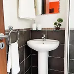 Stylish 2br With Balcony And Parking Near Saint Lazarus And Finikoudes Διαμέρισμα Λάρνακα