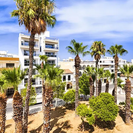 Apartment Stylish 2br With Balcony And Parking Near Saint Lazarus And Finikoudes