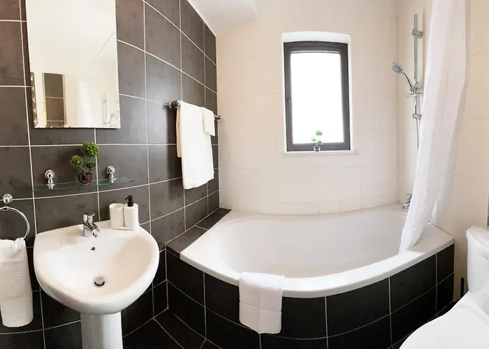 Stylish 2br With Balcony And Parking Near Saint Lazarus And Finikoudes 아파트 *