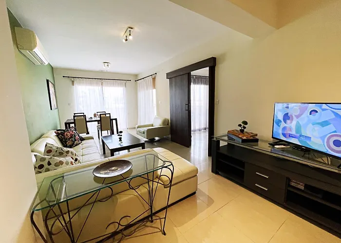 아파트 Stylish 2br With Balcony And Parking Near Saint Lazarus And Finikoudes 라르나카