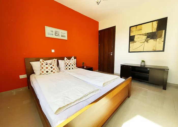 Stylish 2br With Balcony And Parking Near Saint Lazarus And Finikoudes アパート *