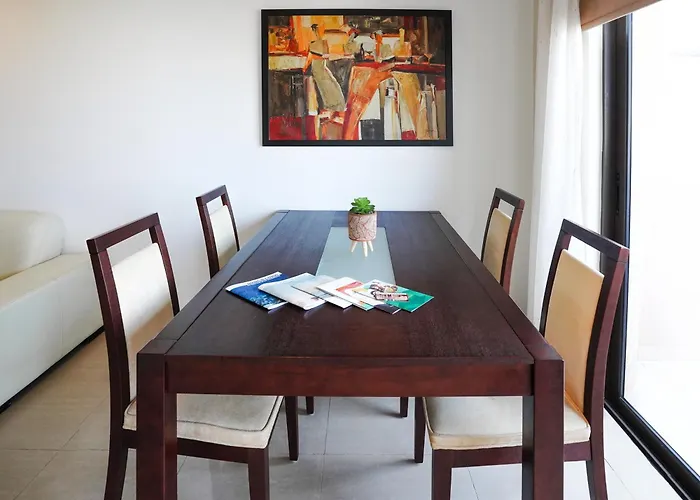 アパート Stylish 2br With Balcony And Parking Near Saint Lazarus And Finikoudes ラルナカ