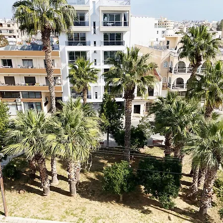 Apartman Stylish 2br With Balcony And Parking Near Saint Lazarus And Finikoudes Lárnaka